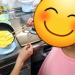 放課後等デイサービスぽらりすのオムライスづくりで、卵を焼いた。