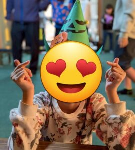 糟屋郡粕屋町の放デイぽらりすのハロウィンイベントで、楽しむお子様。